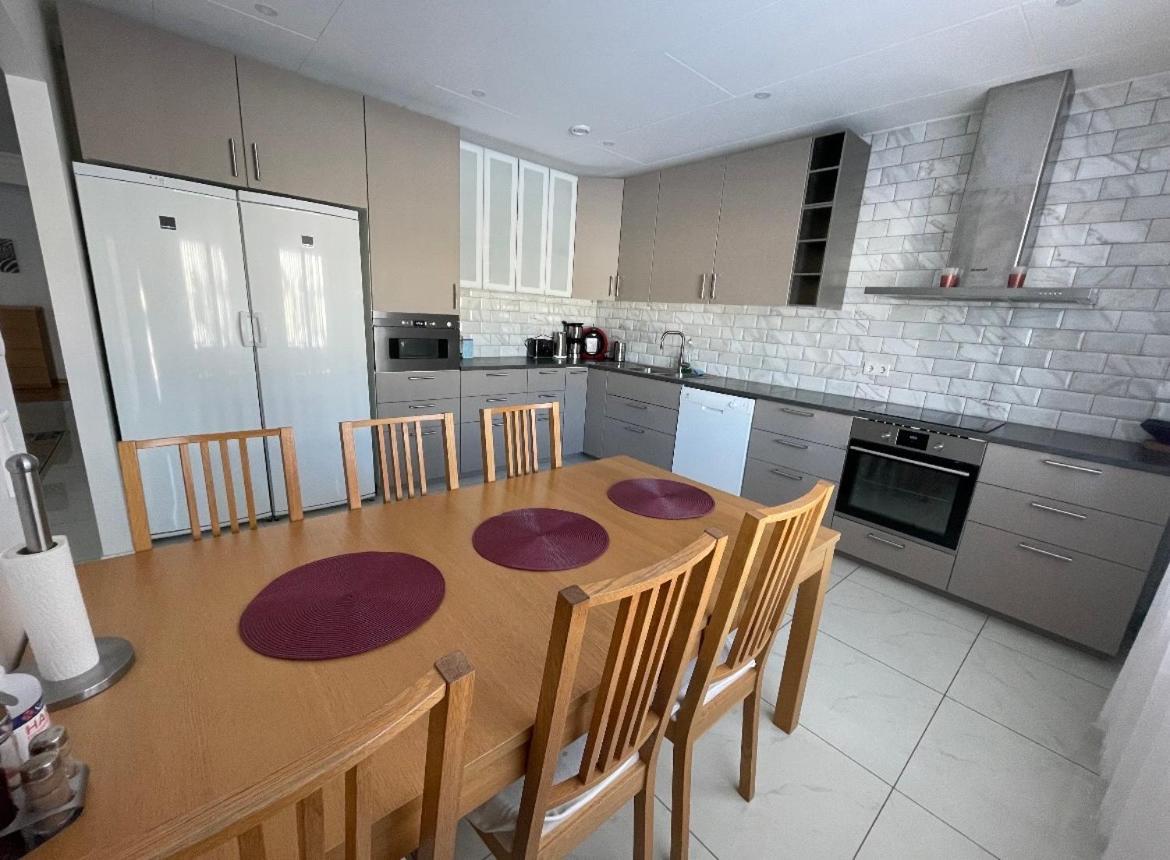 Beautiful Terraced House With Private Parking Villa Sandviken Eksteriør billede